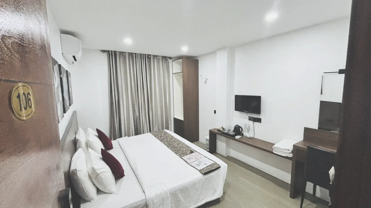 Vilu Central — Deluxe Double Room