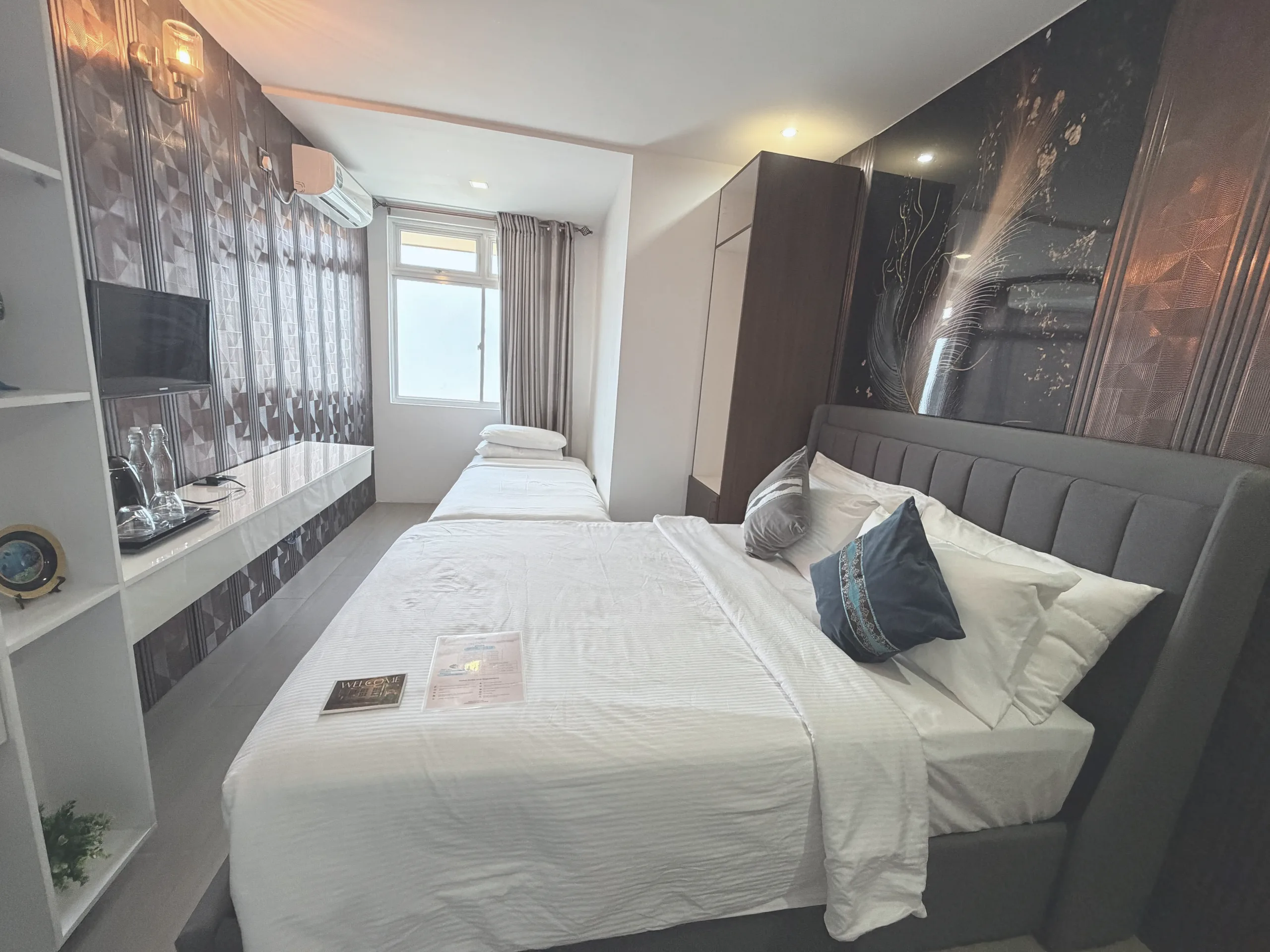 Vilu Central — Superior Double with Extra Bed