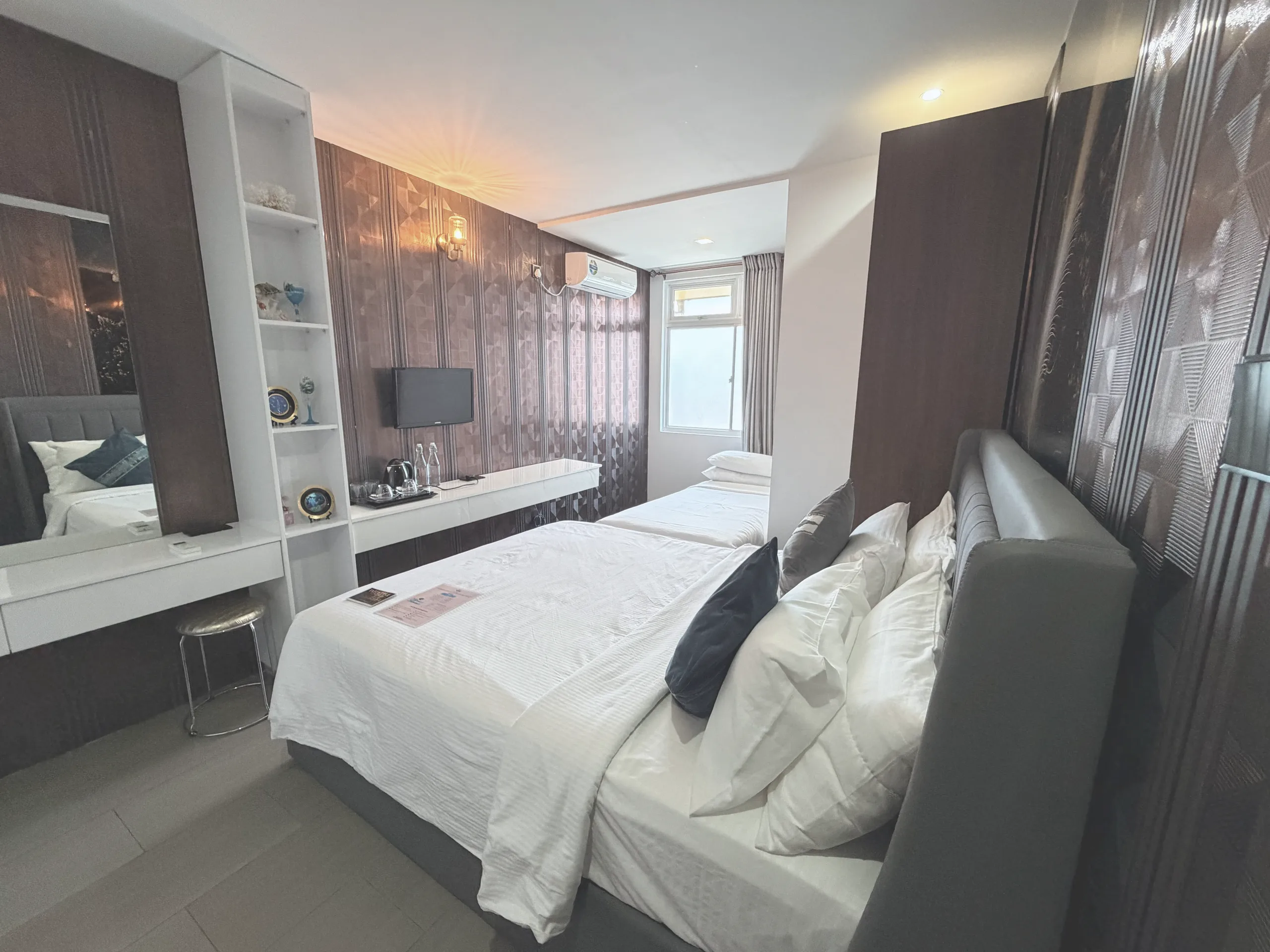 Vilu Central — Superior Double with Extra Bed